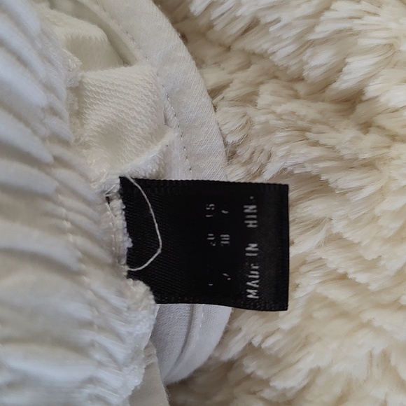 Shorts - Picture 6 of 7